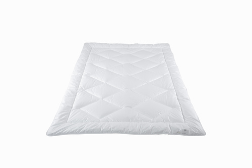 Biała kołdra Imperial Soft Cotton, pikowana w romby z wałkiem